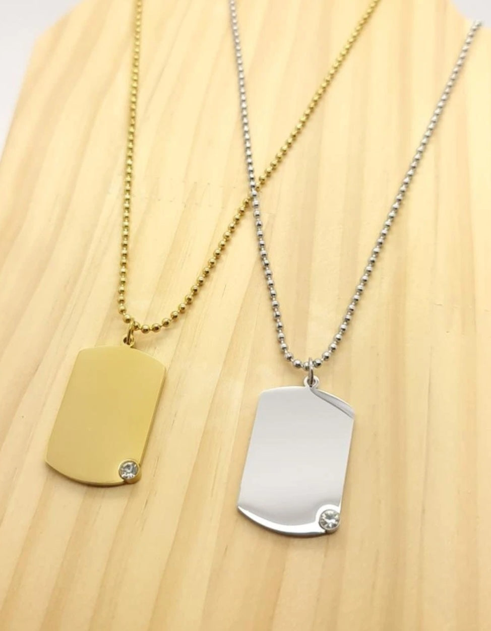 Collier a gravé avec photos texte , prénom , ou initiale.